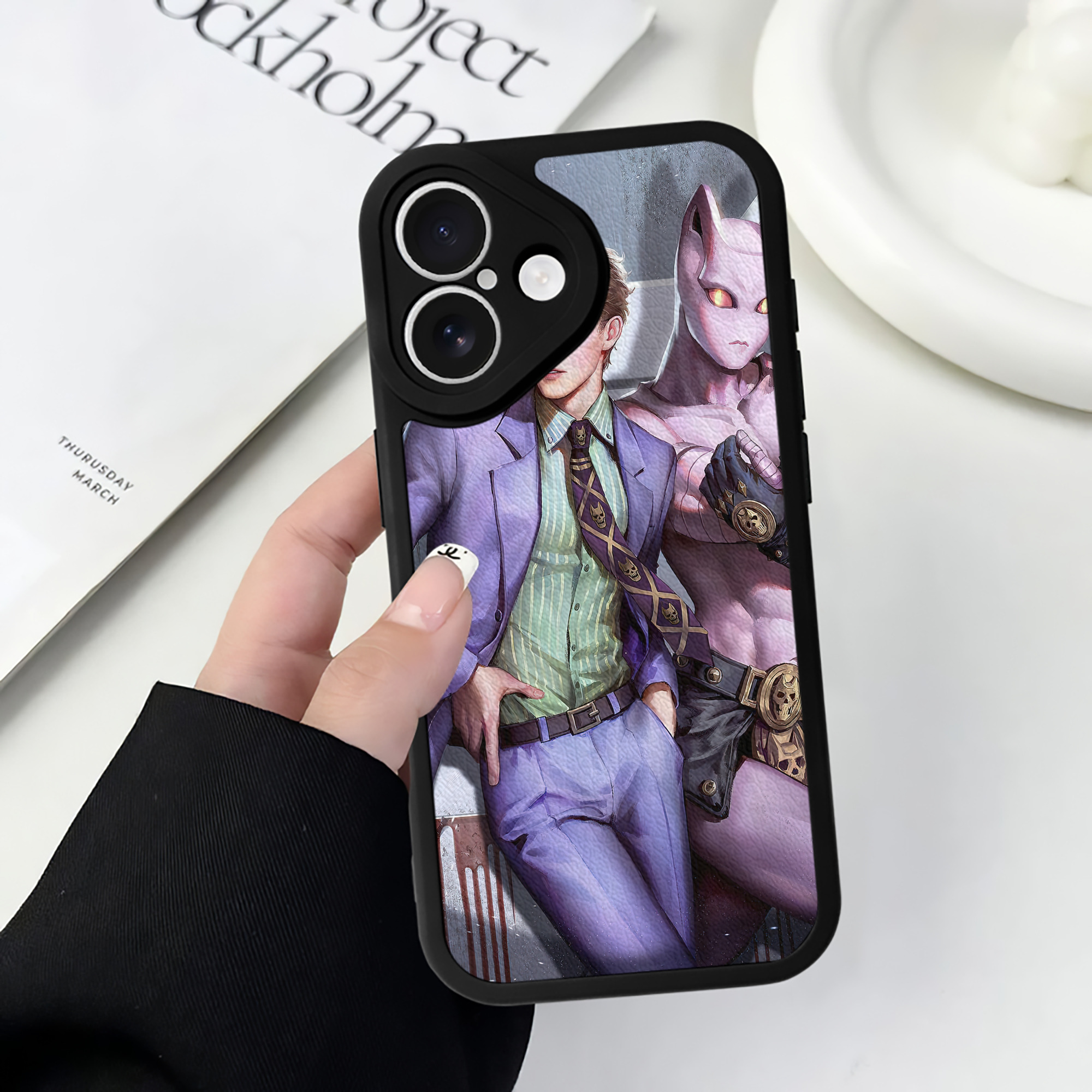 （画像用） ジョジョの奇妙な冒険 JoJo's Bizarre Adventure 【iPhone 16シリーズ対応】シリコンスマホケース（レザー調） 材質：シリコン